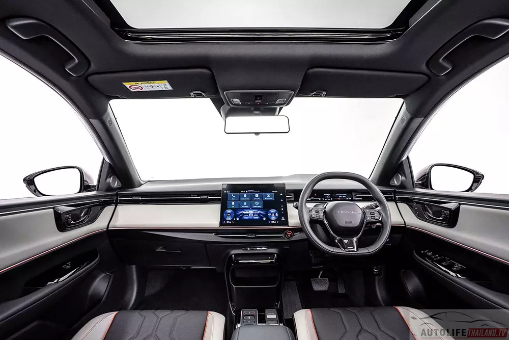 Khoang lái của Honda e:N2