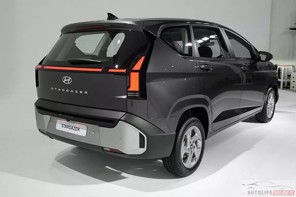 Hyundai Stargazer 2026 nhìn từ phía sau