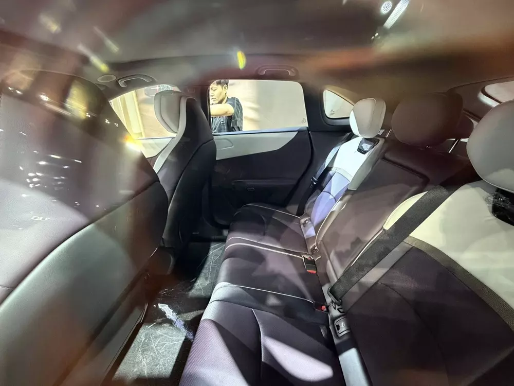 Hàng ghế sau của Mazda CX-6e khá rộng rãi