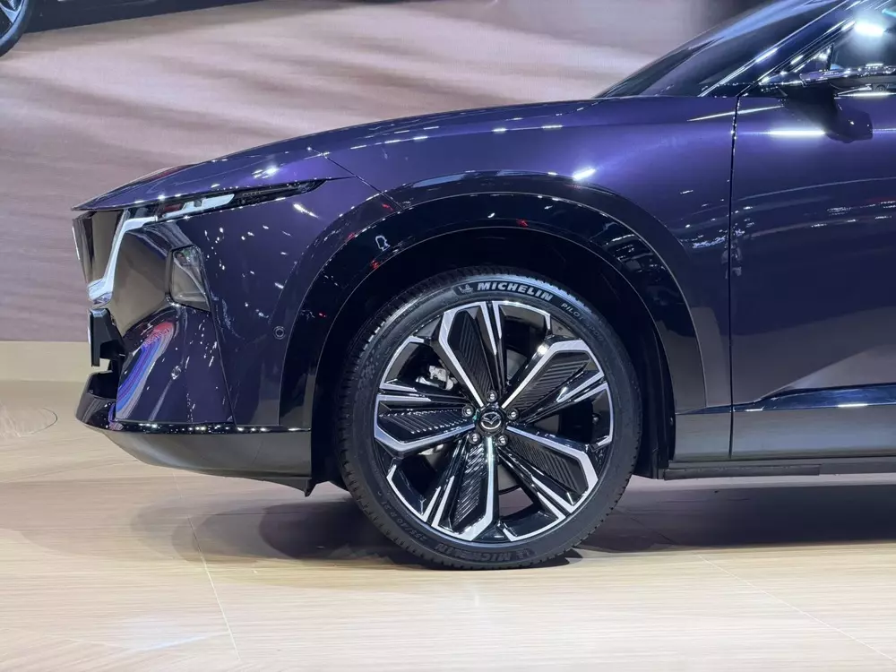 Mâm 21 inch của Mazda CX-6e