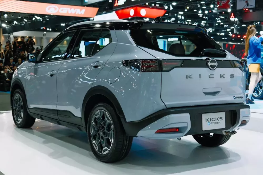 Nissan Kicks 2026 có thiết kế đuôi xe đơn giản và gọn gàng
