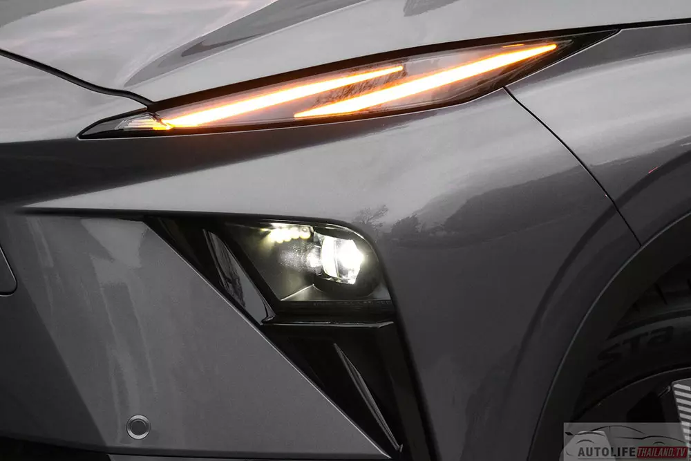 Cụm đèn trước mới của Omoda C5 EV 2026