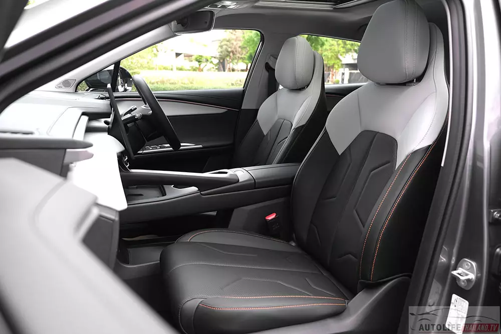 Omoda C5 EV 2026 sở hữu ghế trước thể thao mới