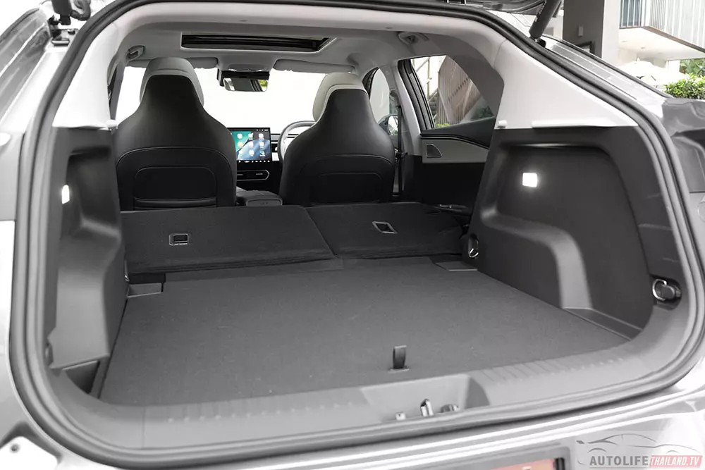 Khoang hành lý của Omoda C5 EV 2026