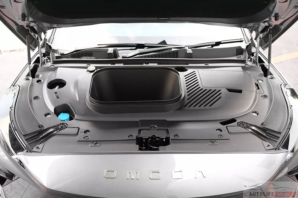 Ngăn chứa đồ bên dưới nắp ca-pô của Omoda C5 EV 2026