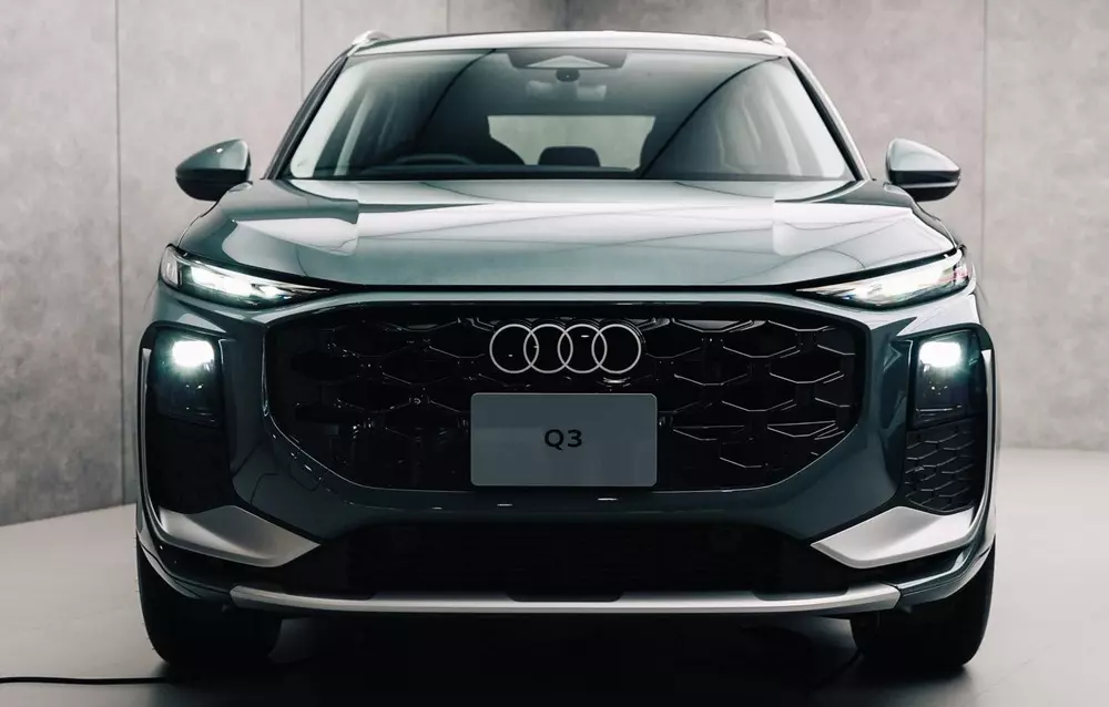 Cận cảnh khu vực đầu xe của Audi Q3 2026 