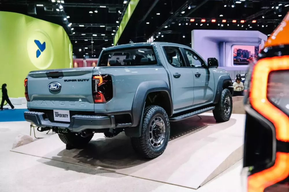 Ford Ranger Super Duty dùng động cơ diesel V6 3.0L mạnh mẽ.
