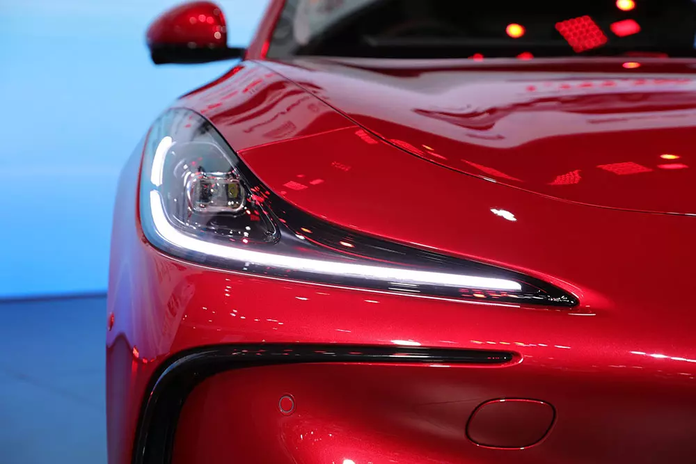 Cận cảnh đèn pha của MG IM5 Cận cảnh đèn pha của MG IM5