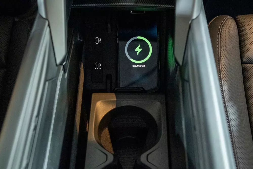 Sạc không dây của Porsche Cayenne Electric Sạc không dây của Porsche Cayenne Electric