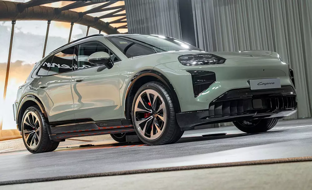 Porsche Cayenne Electric có công nghệ đánh lái bánh sau Porsche Cayenne Electric có công nghệ đánh lái bánh sau