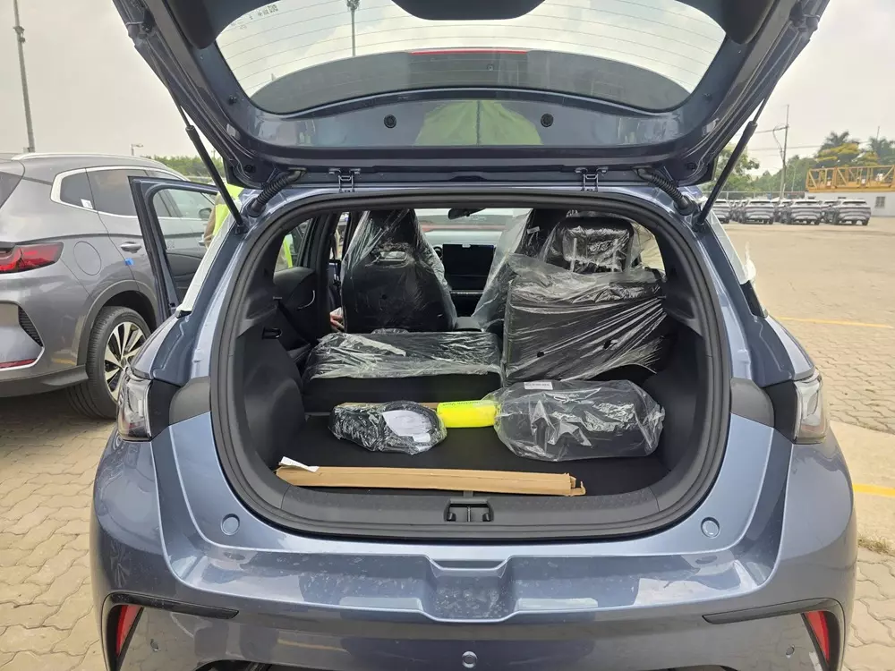 Ghế sau của BYD Dolphin 2026 đã có thể gập 60:40 Ghế sau của BYD Dolphin 2026 đã có thể gập 60:40