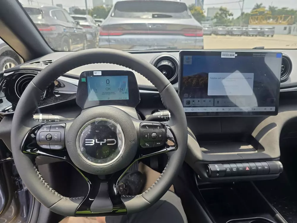 Khoang lái của BYD Dolphin 2026 không thay đổi Khoang lái của BYD Dolphin 2026 không thay đổi