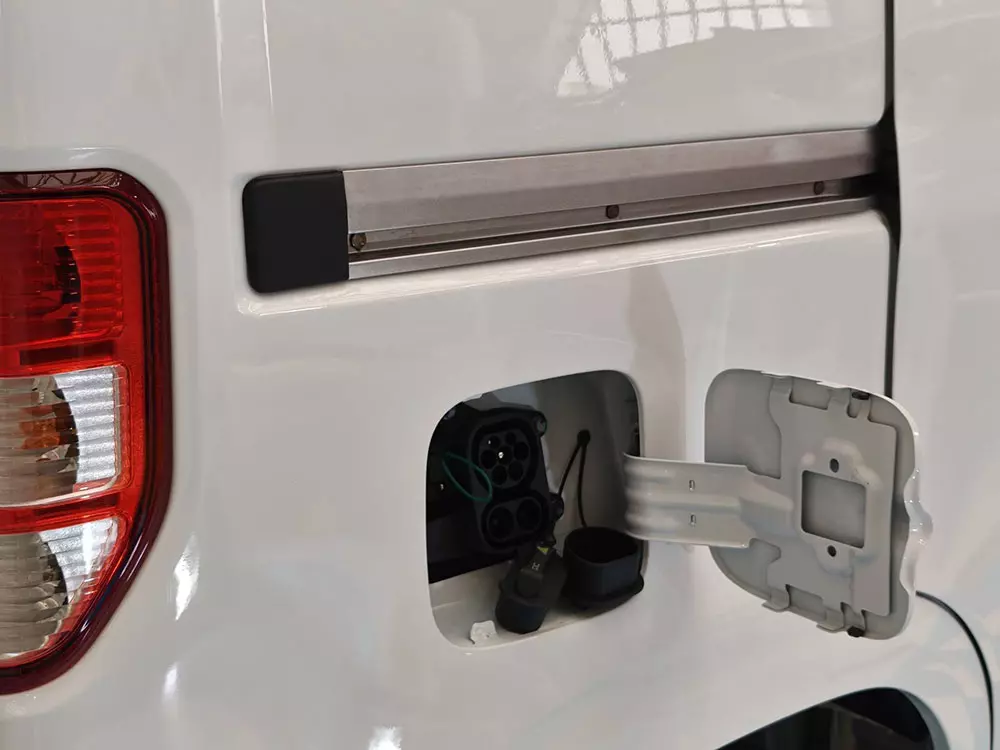 Thời gian sạc pin của VinFast EC Van bằng sạc nhanh rơi vào khoảng 42 phút