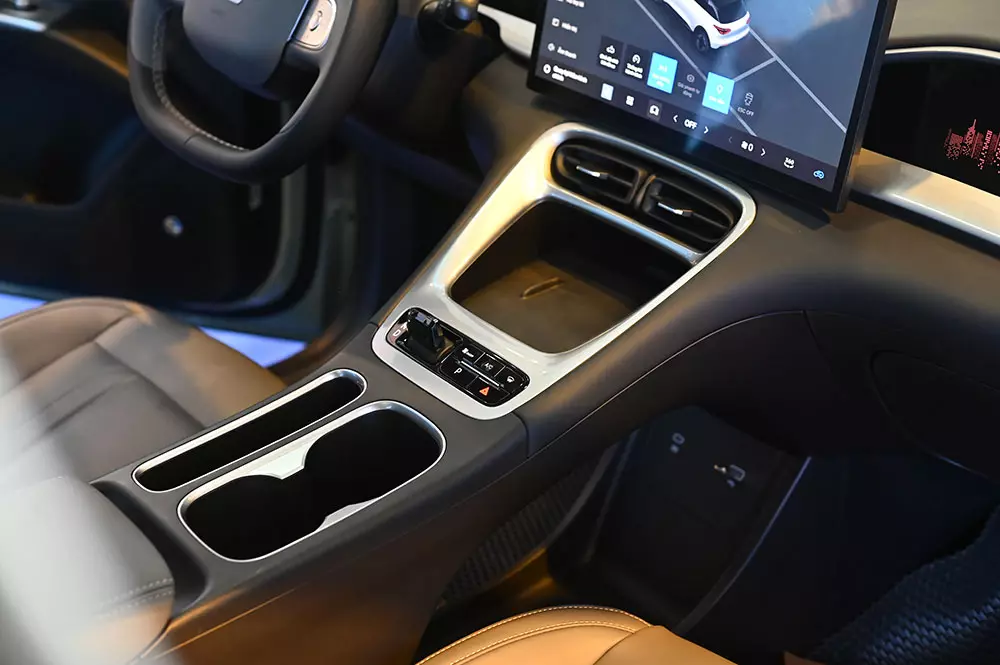 Cụm điều khiển trung tâm của Geely EX2 