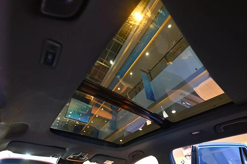 Geely EX5 EM-i được trang bị cửa sổ trời toàn cảnh