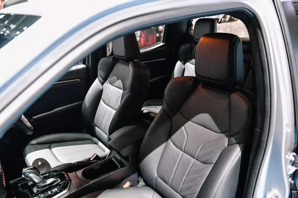 Isuzu D-Max EV được trang bị ghế bọc da