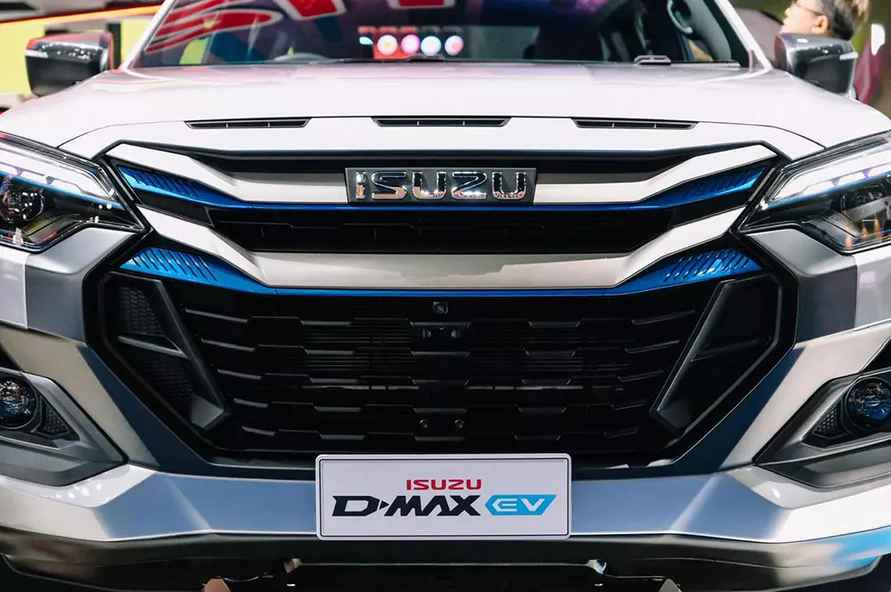Isuzu D-Max EV có thiết kế không khác nhiều so với bản máy dầu