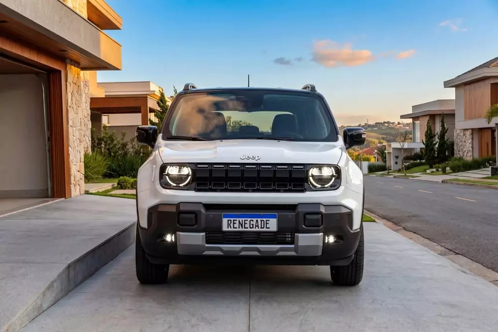Jeep Renegade 2026 được thay đổi nhẹ ở khu vực đầu xe