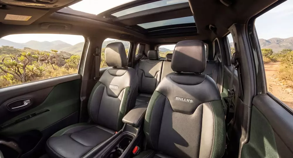 Jeep Renegade 2026 sở hữu nội thất 5 chỗ ngồi