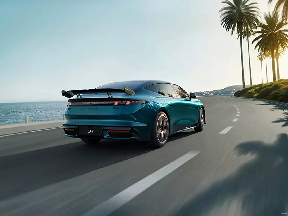 Lynk & Co 10+ sở hữu cánh gió đuôi cỡ lớn Lynk & Co 10+ sở hữu cánh gió đuôi cỡ lớn