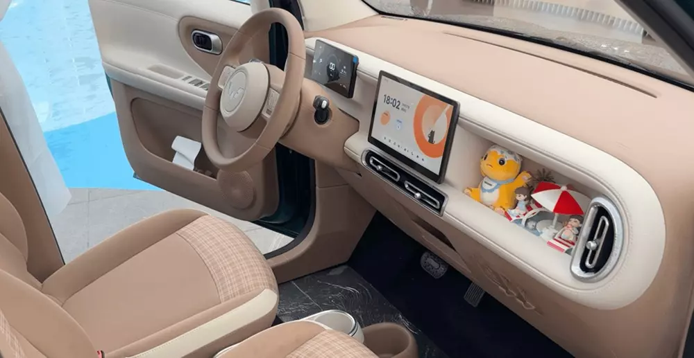 Wuling Hongguang Mini EV 2026 có nhiều ngăn chứa đồ tiện lợi