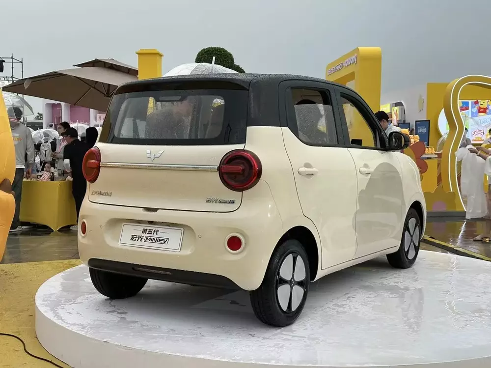 Wuling Hongguang Mini EV 2026 được trang bị đèn hậu hình tròn