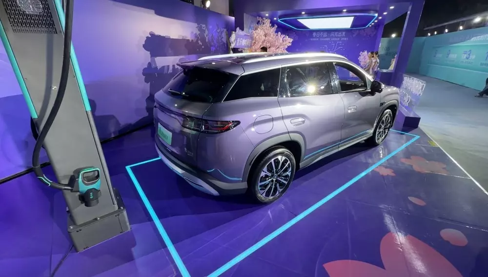 BYD Song Ultra EV 2026 có thể sạc đầy pin trong 9 phút