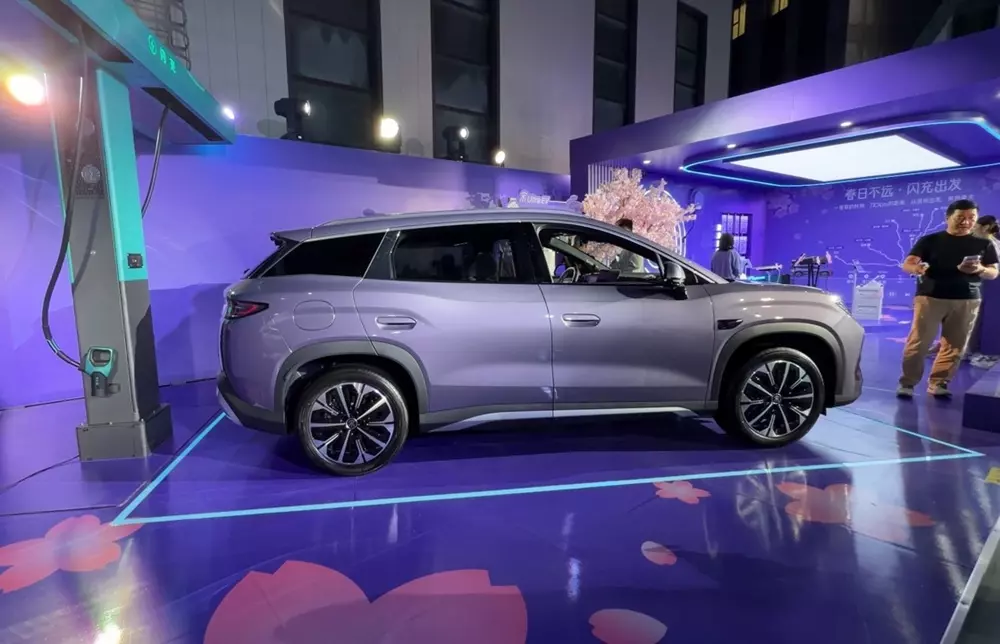 BYD Song Ultra EV 2026 dùng mâm 19 inch