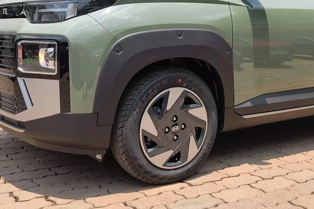 Hyundai Exter 2026 có thêm ốp nhựa dày dặn hơn quanh hốc bánh và vành la-zăng mới Hyundai Exter 2026 có thêm ốp nhựa dày dặn hơn quanh hốc bánh và vành la-zăng mới