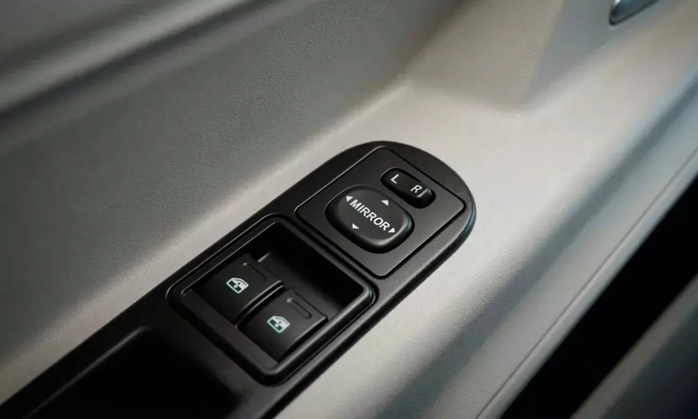 Nano S05 được trang bị kính chỉnh điện