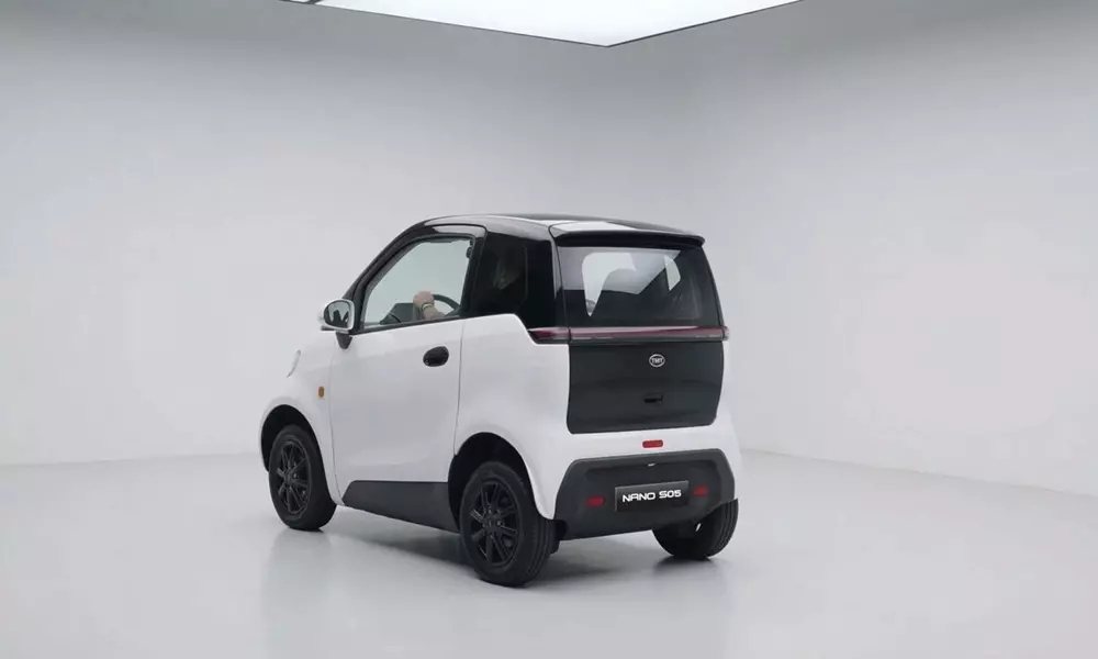 Nano S05 nhìn từ phía sau