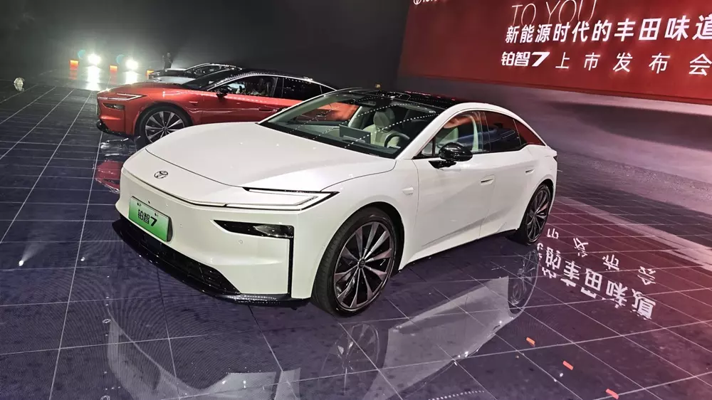 Sedan cỡ lớn với giá chỉ hơn 500 triệu Toyota bZ7 nhận 3.100 đơn hàng chỉ sau 1 tiếng ra mắt