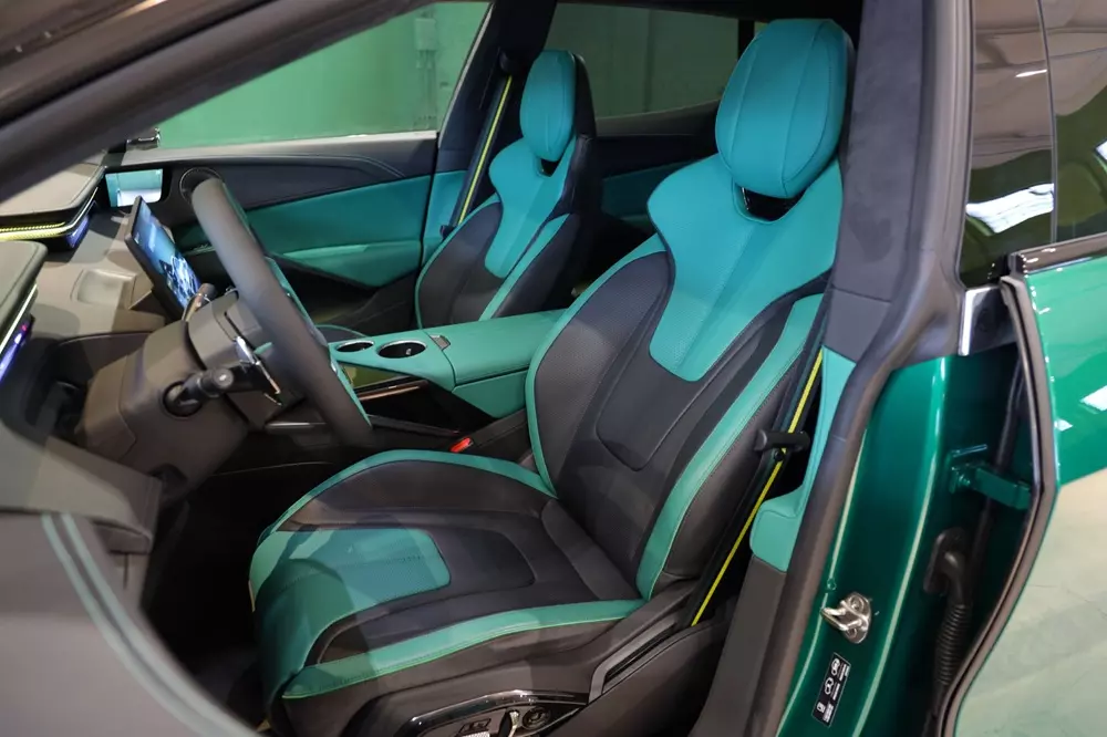 Lotus Eletre X được trang bị ghế trước chỉnh điện, sưởi, thông gió và massage