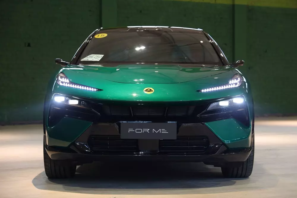 Tuy là SUV cỡ lớn nhưng Lotus Eletre X rất tiết kiệm xăng