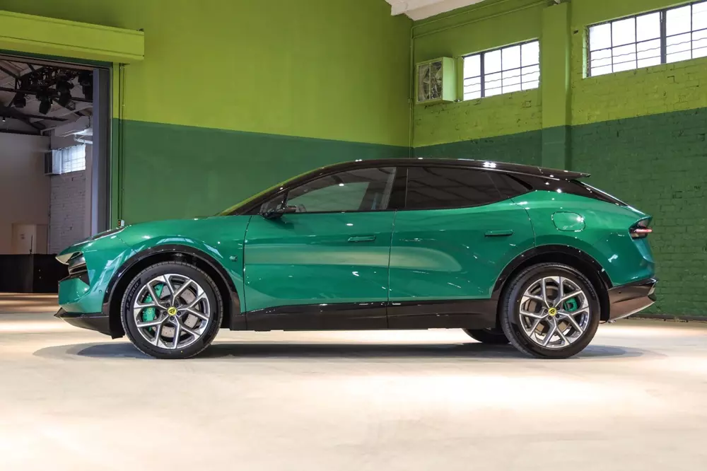 Lotus Eletre X sở hữu kích thước lớn như bản thuần điện