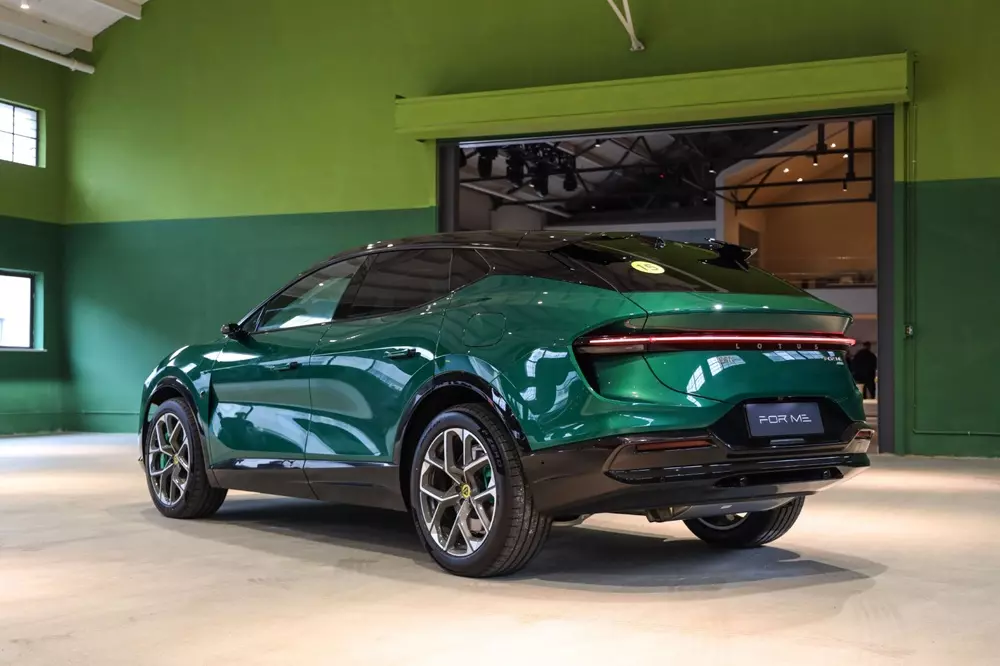 Lotus Eletre X tăng tốc từ 0-100 km/h nhanh như siêu xe