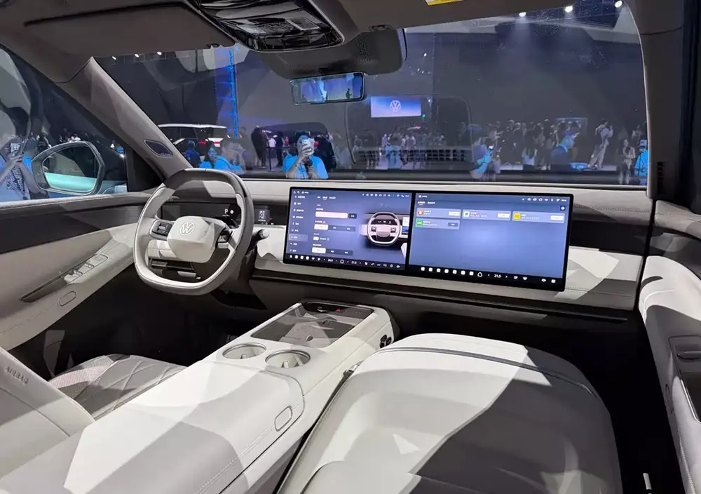 Nội thất của Volkswagen ID. Era 9X với cặp màn hình cỡ lớn