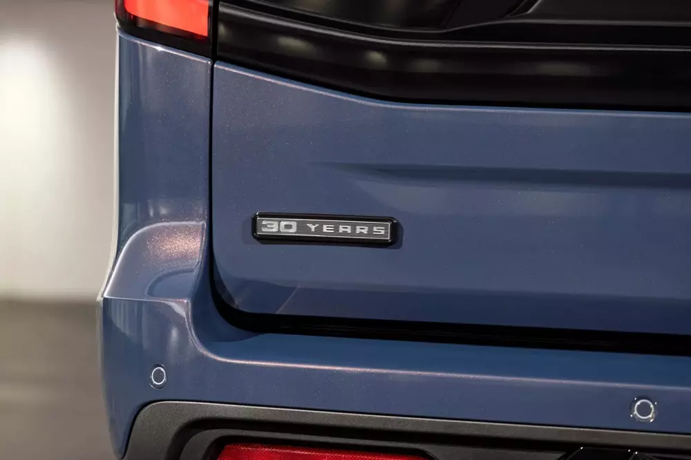 Cửa cốp sau của Ford Expedition 30 Years có huy hiệu Expedition 30 Years