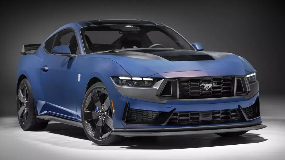 Ford Mustang Dark Horse với màu sơn xanh Blue Ember độc quyền 