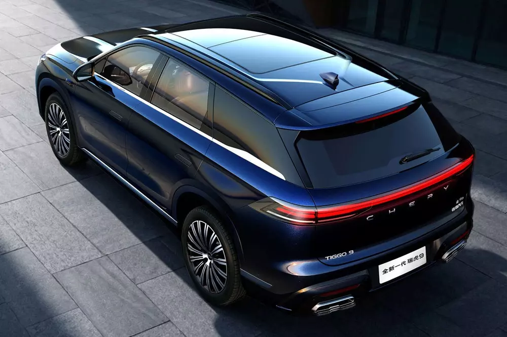 Điểm nhấn của khu vực phía sau Jaecoo J8 2026 là cụm đèn hậu mới Điểm nhấn của khu vực phía sau Jaecoo J8 2026 là cụm đèn hậu mới