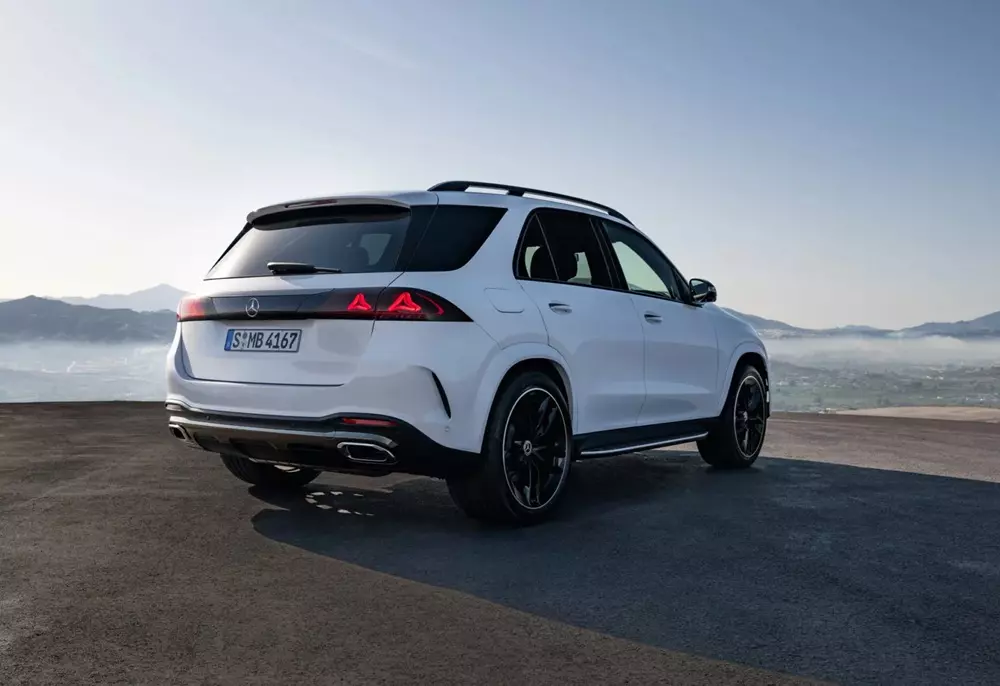 Mercedes-Benz GLE 2026 có 4 tùy chọn động cơ
