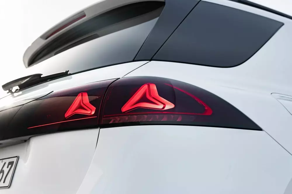 Đèn hậu với đồ họa ngôi sao 3 cánh của Mercedes-Benz GLE 2026 