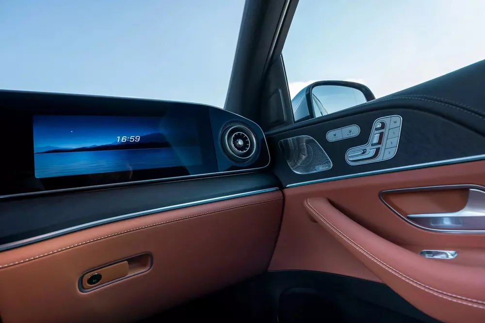 Mercedes-Benz GLE 2026 được trang bị mặt táp-lô mới