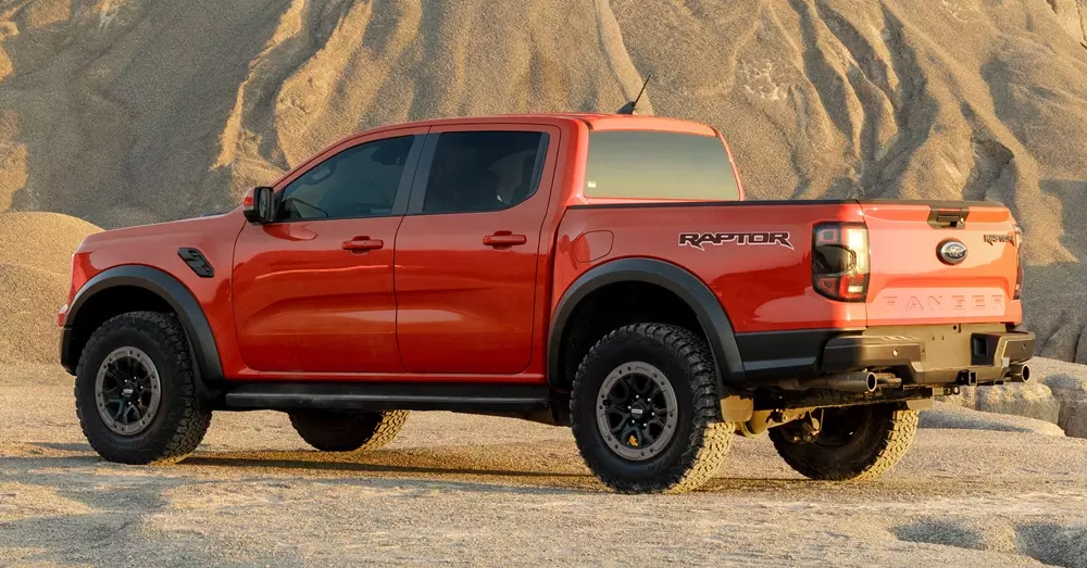 Ford Ranger Raptor máy xăng dùng động cơ EcoBoost V6 mạnh mẽ