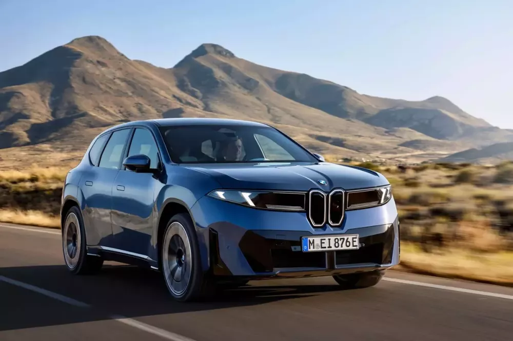 BMW iX3 ra mắt bản giá rẻ nhưng người mua phải đánh đổi không ít