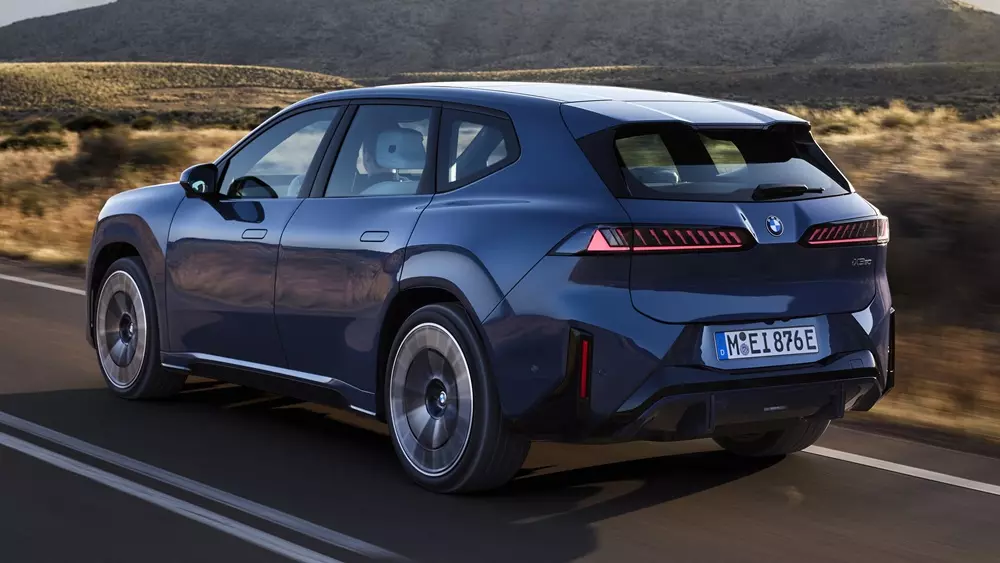 BMW iX3 40 có thiết kế và trang bị tương tự iX3 50 xDrive