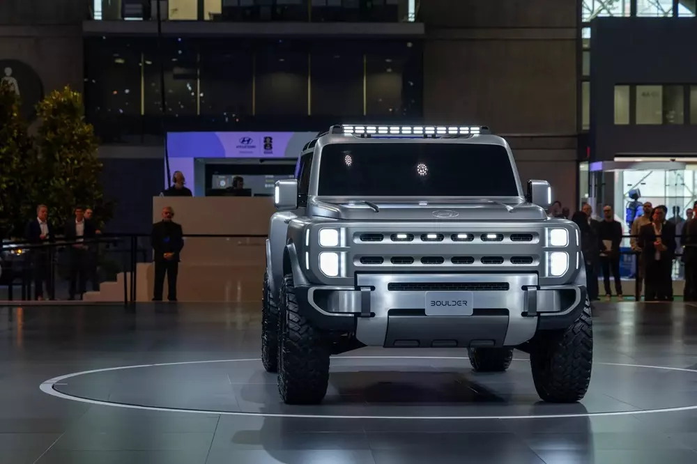 Hyundai Boulder được trang bị dàn đèn bổ sung trên nóc