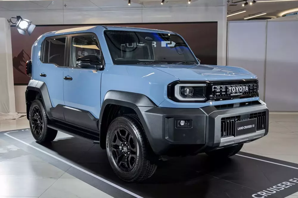 Đại lý Việt nhận cọc cho Toyota Land Cruiser FJ, giá đắt hơn Fortuner dù nhỏ hơn