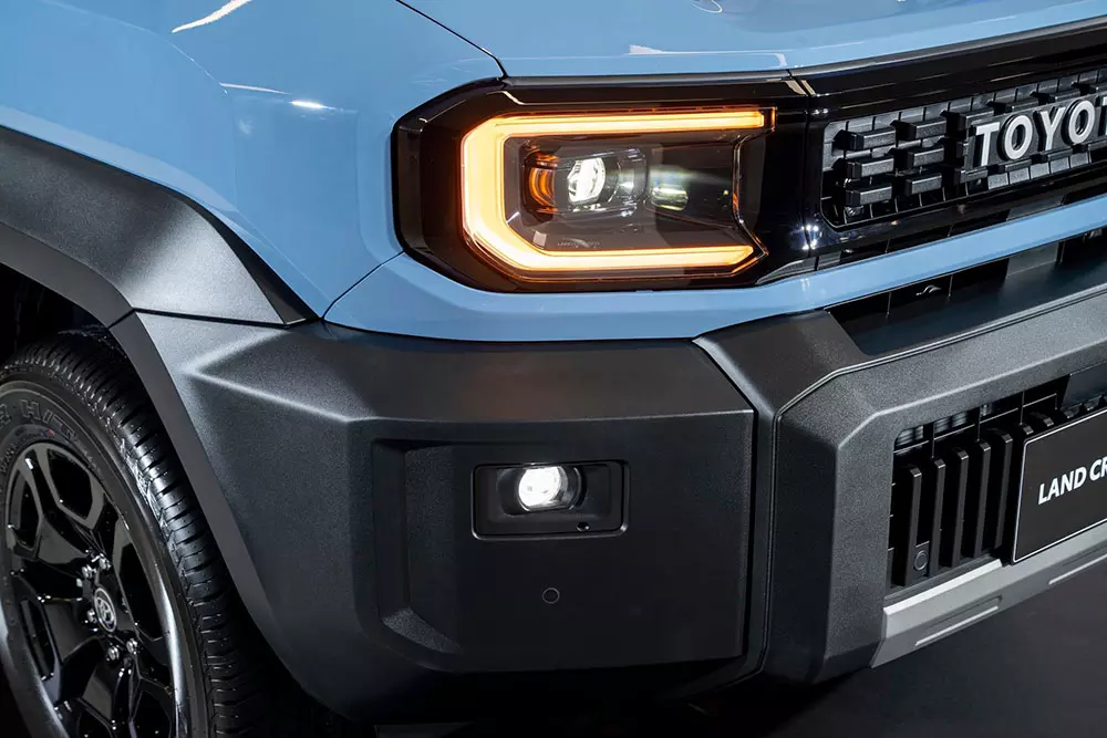 Đèn pha LED của Toyota Land Cruiser FJ 
