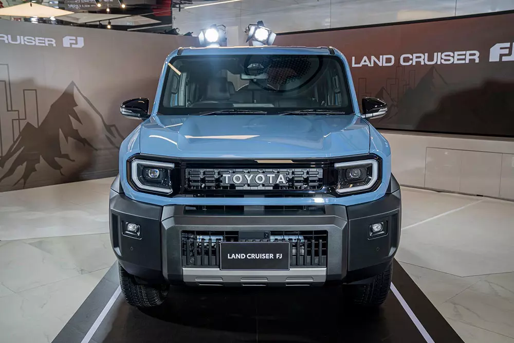 Toyota Land Cruiser FJ sở hữu thiết kế vuông vức và thực dụng